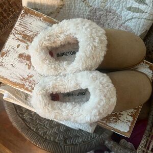 Minnetonka genuine suede slip on slippers, size 6. New.